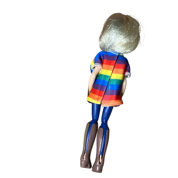 Two DWA Dolls 2017 With Rainbow & Red/Blue Shirts Brown & Blonde Hair - Picture 9 of 12